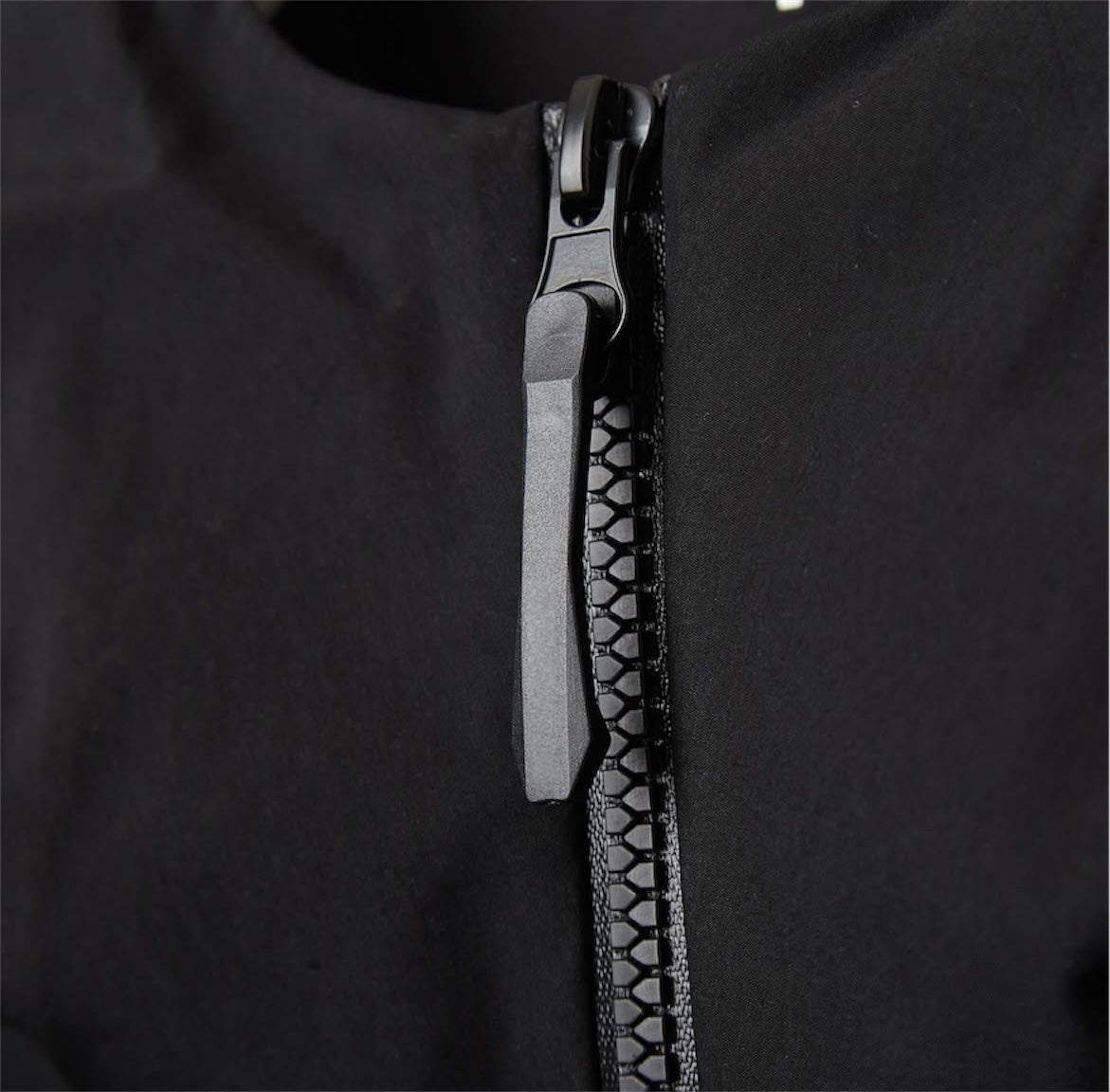 “FIRE RED” GALLERY SUMMIT JACKET